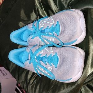 Women's New balance size 9.5 worn once. EUC